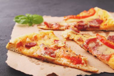 iştah açıcı dilim pizza 