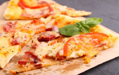 iştah açıcı dilim pizza 