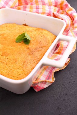 Beyaz tabak içinde harap 