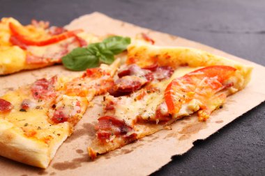 iştah açıcı dilim pizza 