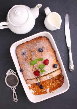 çilek ile dekore kek