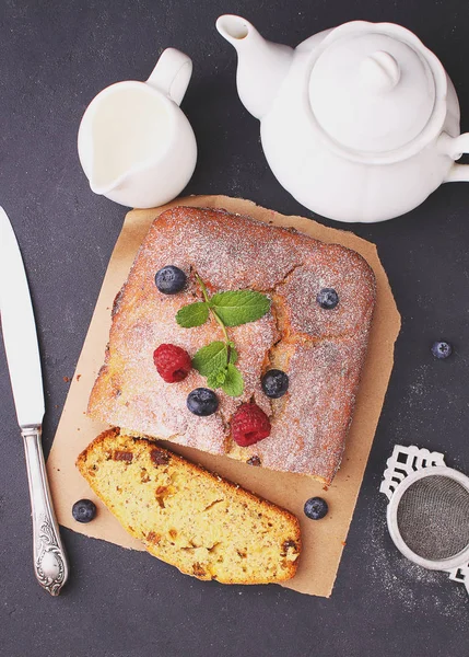 çilek ile dekore kek