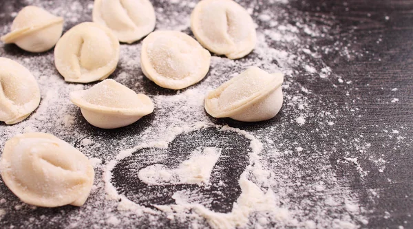 Albóndigas rociadas con harina —  Fotos de Stock