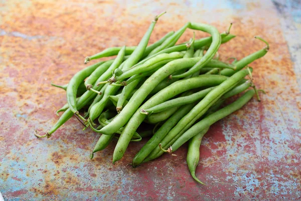 Raw green string beans