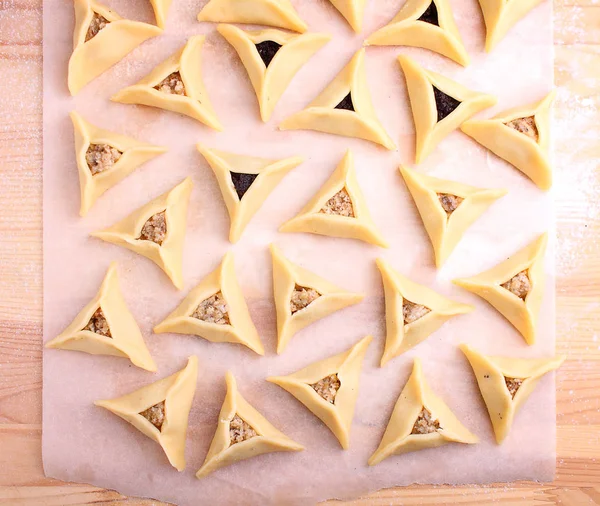 Rauwe Hamantaschen Cookies Met Maanzaad Rozijnen Noten Tafel Top Uitzicht — Stockfoto