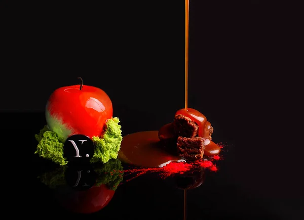 Close Cake Apple Shaped Melting Chocolate Falling Black Background — Stock Photo, Image