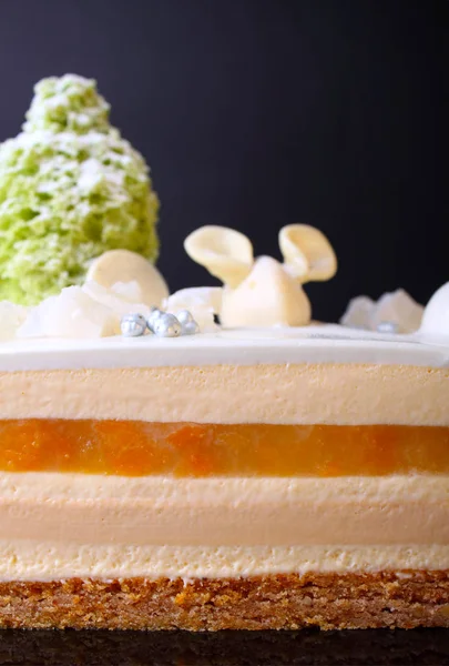 Torta Bianca Mousse Rotonda Decorata Con Pan Spagna Molecolare Sfondo — Foto Stock