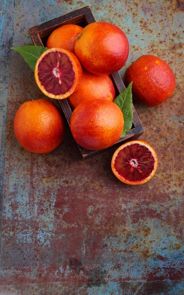 Red Sicilian Orange Wooden Box Dark Background Top View — Stock Photo, Image