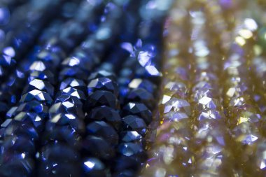 Renkli dikiş boncukları