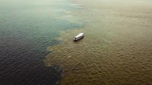 Meeting Waters Canoe Crossing Two Rivers Solimes Rio Negro Amazon — Stock Video