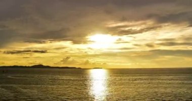 Altın deniz Timelapse günbatımında