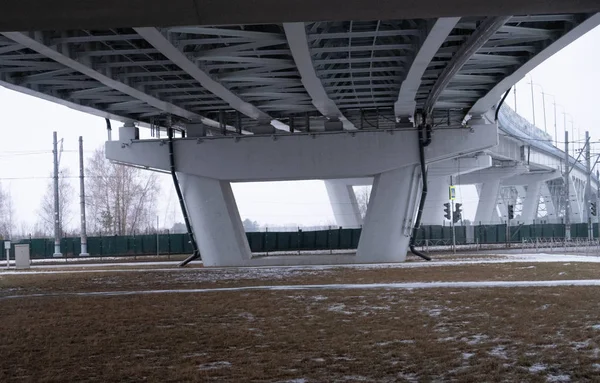 Podporuje Zakřivený Most Přes Volhu — Stock fotografie