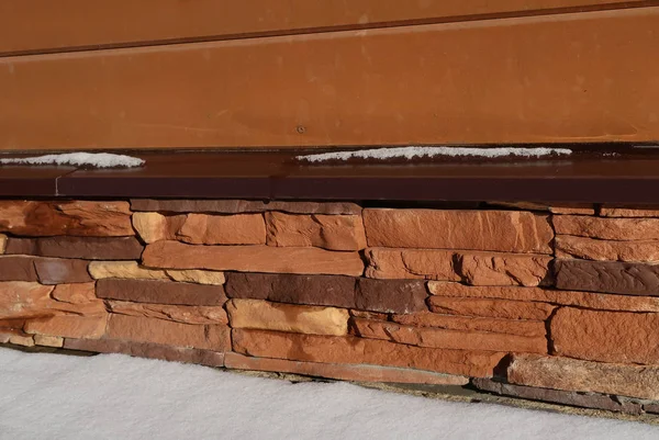 Fondazione Una Casa Legno Leggermente Cosparsa Neve — Foto Stock