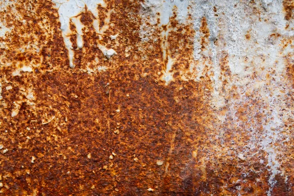 Rost Und Flecken Weißer Farbe Auf Der Oberfläche Eines Stahlbetonbalkens — Stockfoto