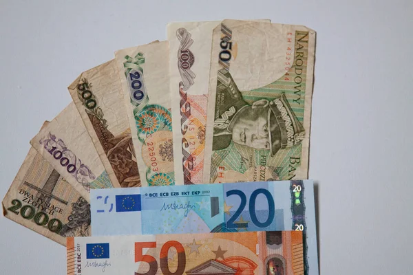 Moderne Euro Banknoten Auf Dem Hintergrund Alter Polnischer Banknoten — Stockfoto