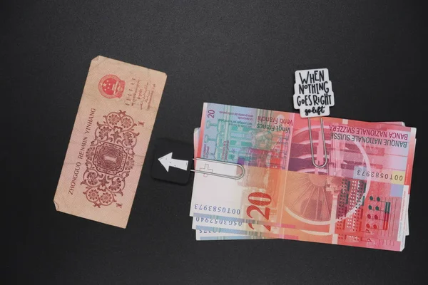 Ein Satz Schweizer Banknoten Franken Mit Klammern Und Einem Chinesischen — Stockfoto