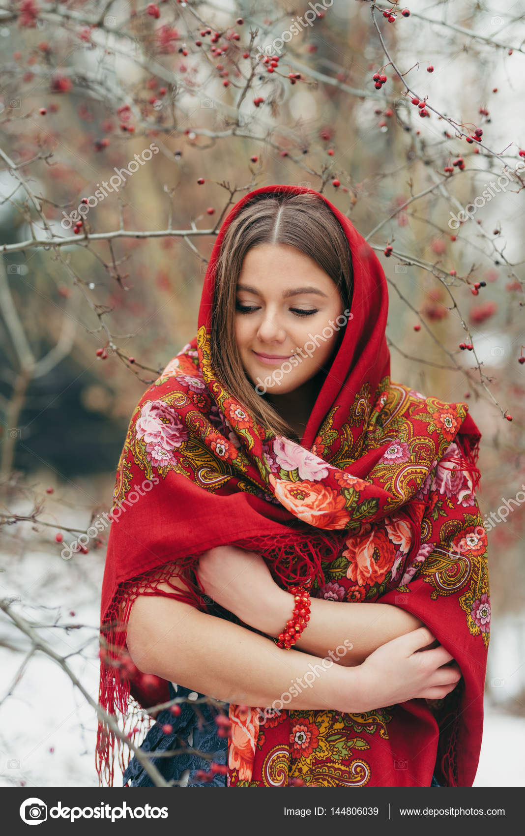 https://st3.depositphotos.com/3153157/14480/i/1600/depositphotos_144806039-stock-photo-beautiful-woman-in-russian-traditional.jpg