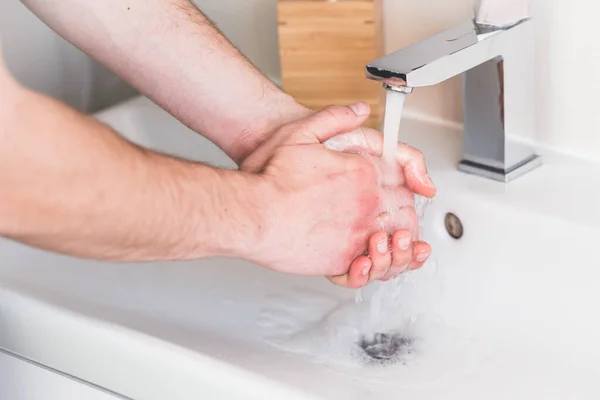 Mycie Rąk Mydłem Łazience Aby Zapobiec Zanieczyszczeniu Zbliżenie Obrazek Stockowy
