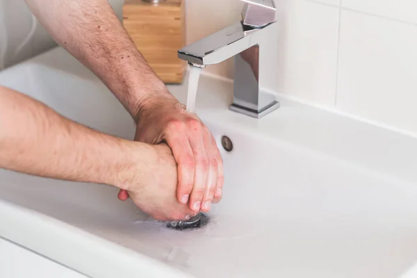 Mycie Rąk Mydłem Łazience Aby Zapobiec Zanieczyszczeniu Zbliżenie Zdjęcie Stockowe