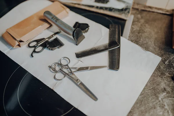 Akcesoria Cięcia Włosów Grzebienie Nożyczki Maszynki Golenia Użytku Domowego Zdjęcia Stockowe bez tantiem