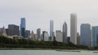 4k Ultrahd Timelapse Chicago manzarası önünde liman ile