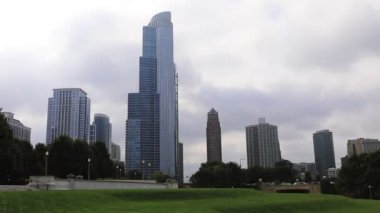 Chicago manzarası önünde park ile görünümünü