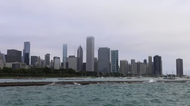Chicagoer Innenstadt an einem nebligen Tag — Stockvideo