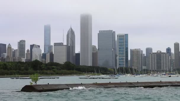 Chicago centro da cidade em um dia nebuloso — Vídeo de Stock