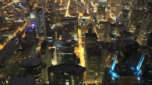 Αεροφωτογραφία του ορίζοντα του Σικάγου το βράδυ — Αρχείο Βίντεο