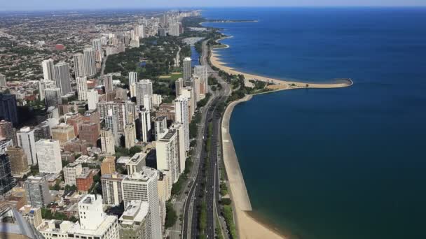 Aerial of the Chicago lakeshore area — Stock Video