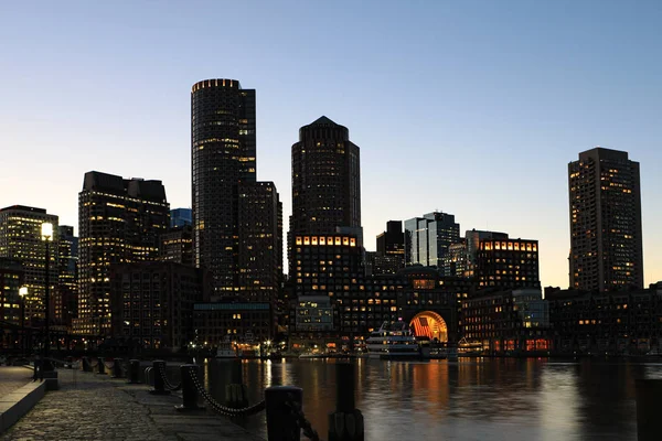 Boston, Massachusetts centro città al crepuscolo — Foto Stock