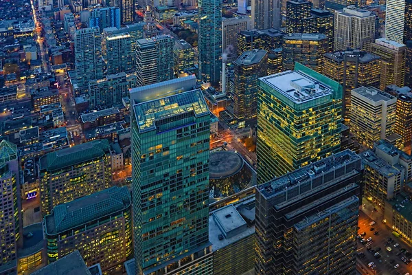 Aérien des bâtiments de Toronto après le coucher du soleil — Photo