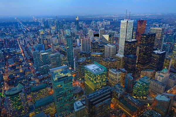 Vue aérienne du centre-ville de Toronto la nuit — Photo