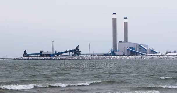 4k Ultrahd weergave van een kolen gestookte elektriciteitscentrale — Stockvideo
