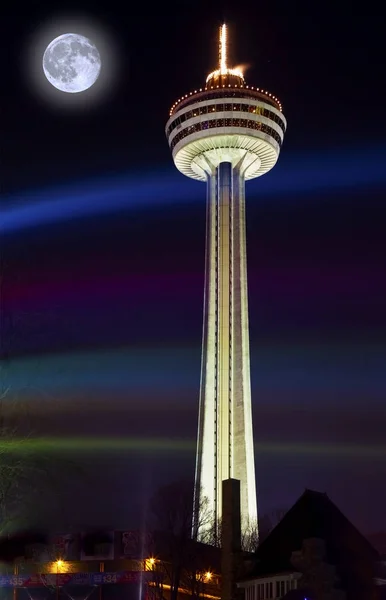 Moon rising by Skylon Tower, Niagara Falls Canada — Stock Photo, Image
