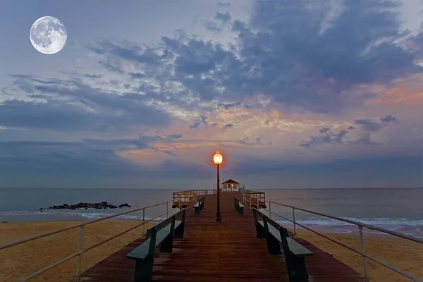 Lua sobre a costa de Nova Jersey — Fotografia de Stock