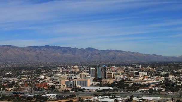 4K UltraHD Aerial timelapse of Tucson, Arizona with traffic in foreground — Stock Video