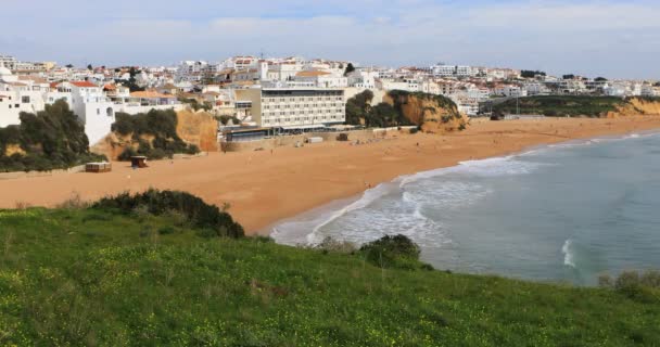 4K Ultra HD θέα της παραλίας στην Αλμπουφέρα, Πορτογαλία από την κορυφή του λόφου — Αρχείο Βίντεο