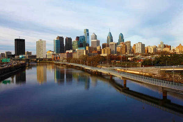 Panoramablick auf philadelphia, pennsylvania skyline — Stockfoto