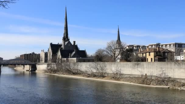4K UltraHD Timelapse of the Grand River в Кембридже, Канада — стоковое видео