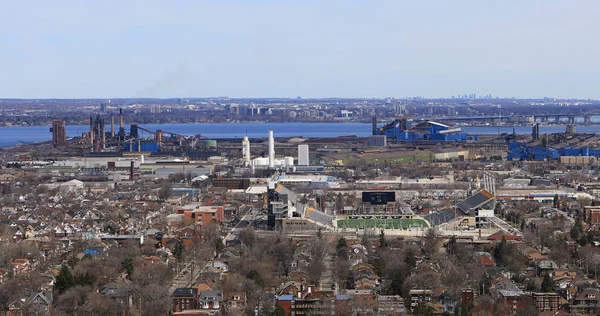 View of the Hamilton harbour from the Niagara escarpment — Stock Photo, Image