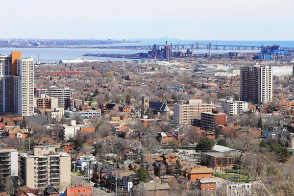 The Burlington skyway from the Niagara escarpment with Toronto s — Stock Photo, Image