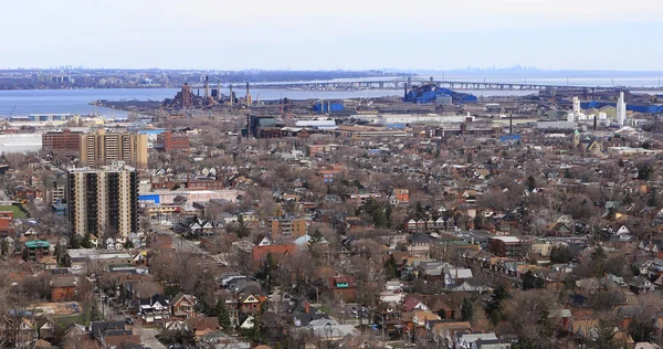 Uitzicht van Hamilton en Burlington vanaf de Niagara escarpment — Stockfoto