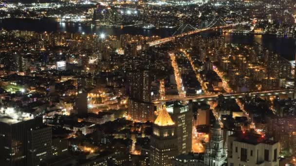 4 k Ultrahd 夜间空中游戏中时光倒流的布鲁克林区和曼哈顿桥 — 图库视频影像