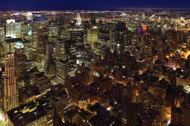 Midtown Manhattan New York'ta gece görünümü