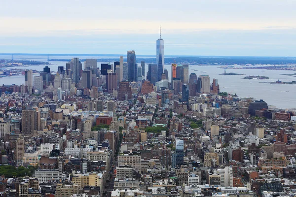 Larga vista del Bajo Manhattan en Nueva York —  Fotos de Stock