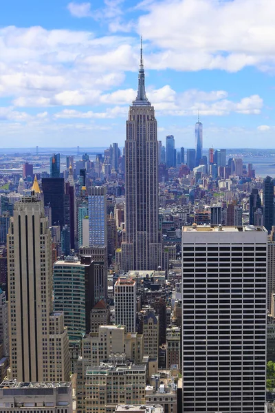 Вертикаль Центрального Манхэттена в солнечный день — стоковое фото