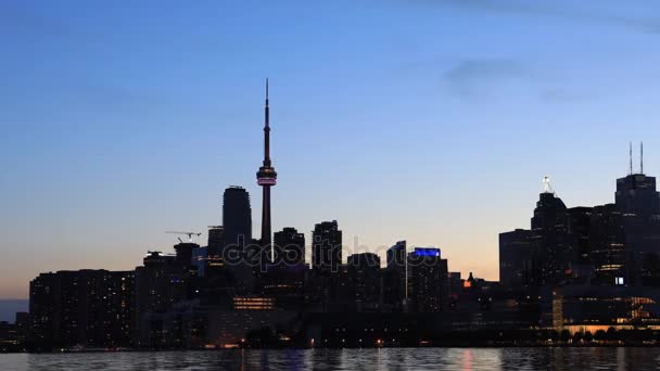 4k UltraHD Zeitraffer von Toronto in der Abenddämmerung über den Hafen — Stockvideo