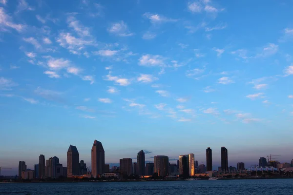 Die san diego skyline in der dämmerung — Stockfoto