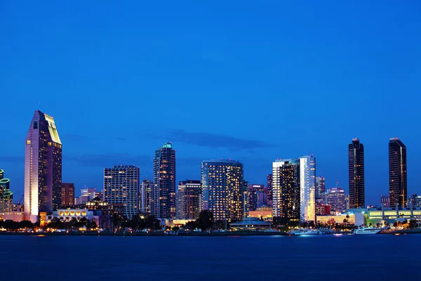 Die Skyline von San Diego bei Nacht — Stockfoto